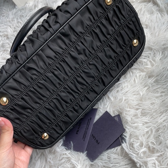 PRADA tote - Picture 5 of 7
